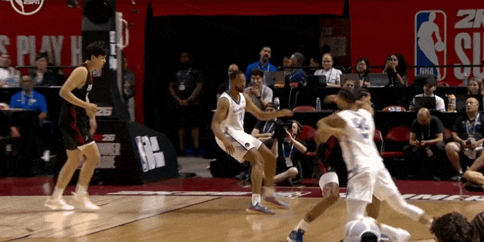 10分4板5助3帽1抢断！夏联首秀杨瀚森把数据单填满