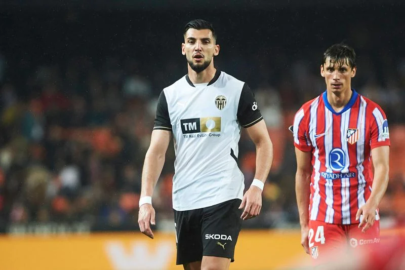 西媒:瓦伦西亚不会买断拉法·米尔,球员此前深陷性侵争议