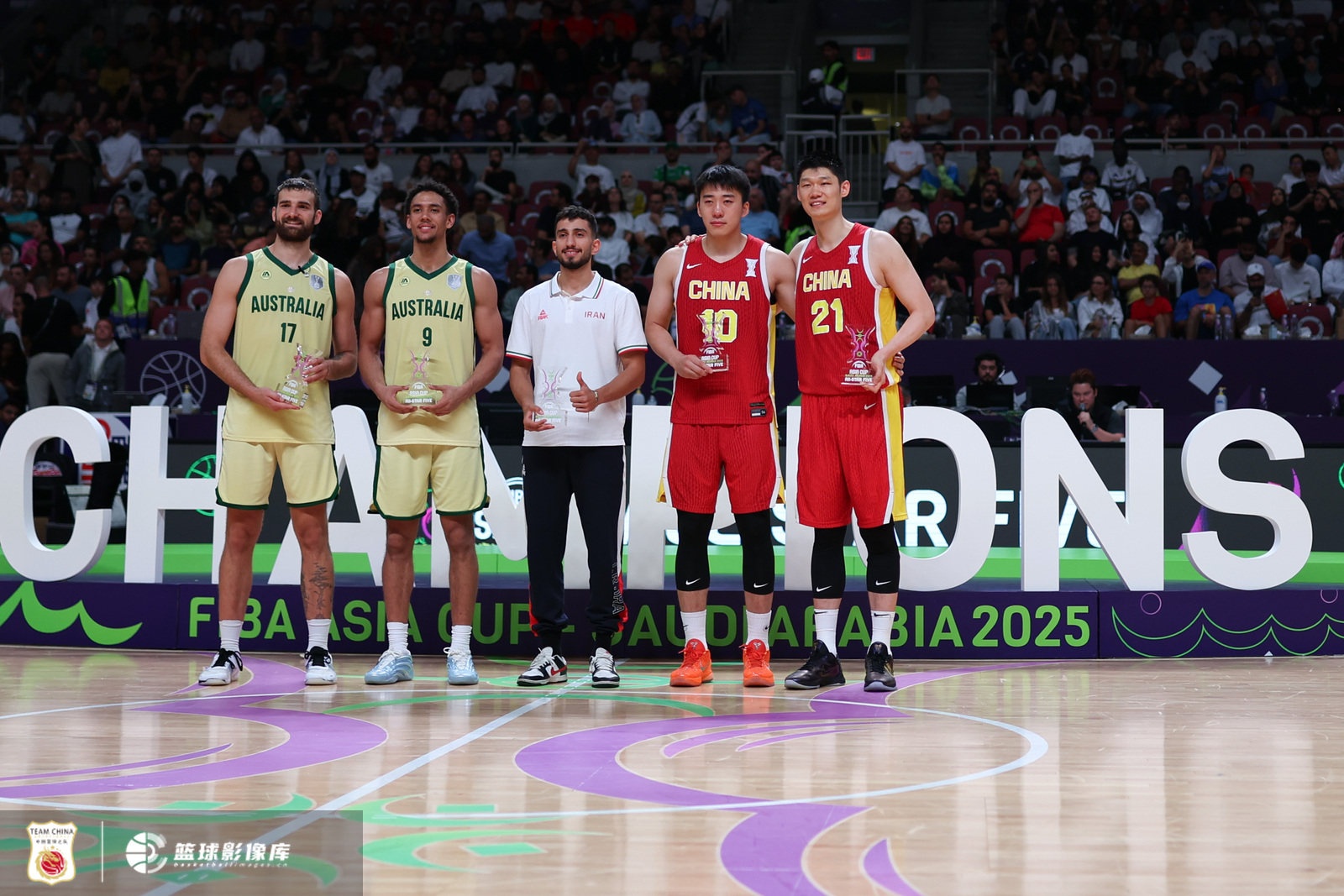 世俱杯买球-中国国家队官方称赞胡金秋：从新秀到领袖蜕变 沉默基石热血担当